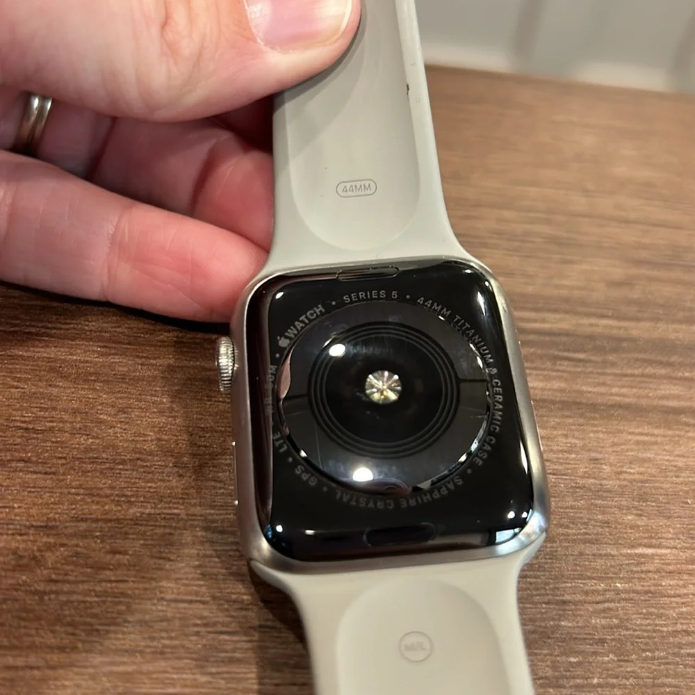 Apple Watch 5 - Picture 4 of 11